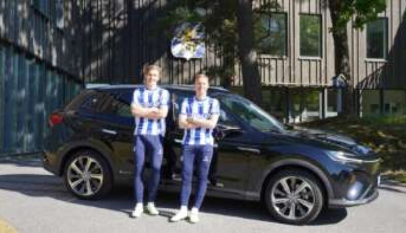 fotbollsspelare i ifk göteborg med elbil mg