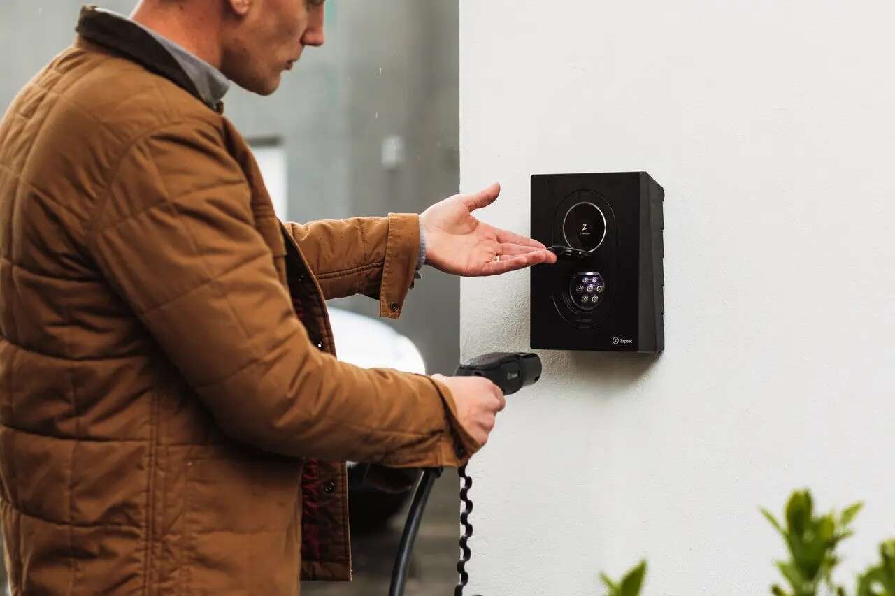 Zaptec Go 2 lanseras i Sverige med stöd för V2H och laddning med solel