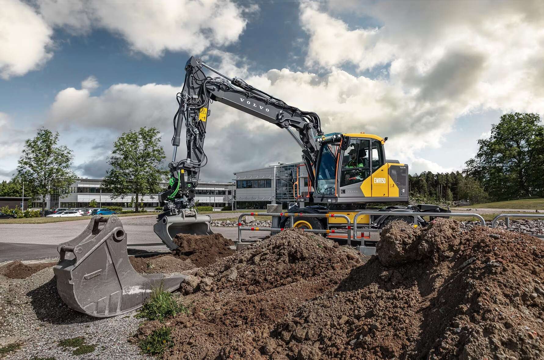 Volvo visar eldriven hjulgrävare i Sverige